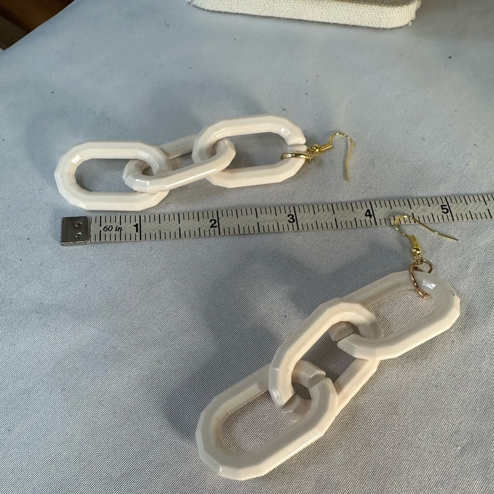 Three white chain link earrings - Picture 3 of 4